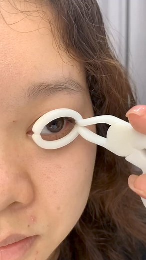 317K views · 478 reactions | Ganito lang pala maglagay ng contact lens | Herwardrobeph | Facebook