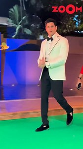 Sidharth Malhotra was papped last night on the red carpet of an awards show. #bollywood #sidharthmalhotra #Celebspotted | TIMES NOW