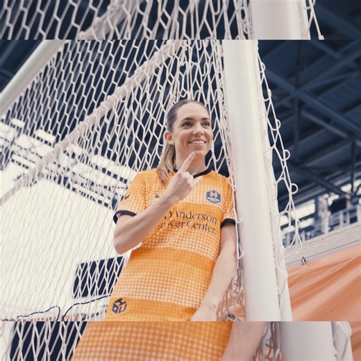 God morgon! 🇸🇪 2023 Diamond Ball winner @ElinRubensson has landed in H-Town #HoldItDown | Houston Dash