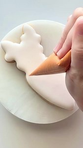 Up next… 🐇✨🥕 ......#peterrabbitcookies #carrotcookies #babyshowercookies #babycookies #satisfying #oddlysatisfying #cookiedecorating #sugarcookies | Frosted Art by Hannah