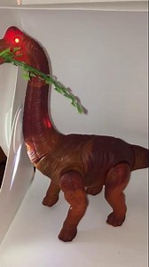 Dinosaurio de pila con luz sonido movimiento tira huevo