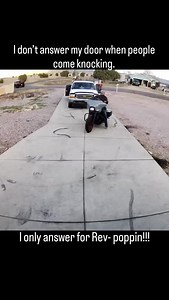 Brothers rev-pop over door knock! #harleydavidson #harleyburnouts #burnout #motolife #harleylife | Shifty Bronson