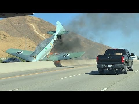Small plane crashes on 101 Freeway in Agoura Hills | ABC7