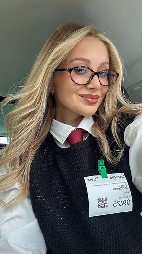 watch out @google here she comes 👔 #google #ellewoods #legallyblonde #preppy #preppyaesthetic #preppyfashion #preppystyle #taylorswift #googlehq #gemini | Stacy Middleton