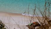 Schwimmweste, Verlegung in den Sand am Strand.