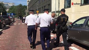 36K views · 159 reactions | Kolejne mocne sceny pod Sejmem. Mężczyźni wyniesieni przez Straż Marszałkowską. #wideowyborczej | Gazeta Wyborcza Multimedia | Facebook