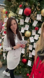 Strom Splněných přání 🤩🎁🛍️ splňte přání těm.. co nemají tolik štěstí 🫶🏻 #stromsplnenychprani #prani #vanoce #hitradiovysocina #srdcekterehraje #srdcekterepomaha #splnmeprani | Hitrádio Vysočina