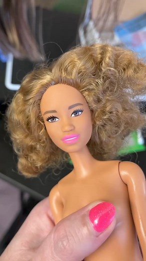 Rerooting dolls to make 1 of a kind stoner doll sets for y’all 😌 #coralstinyworld #dollstagram #dollphotography #rerootdoll | Corals Glass