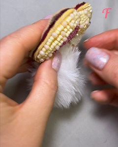 Beaded Easter Brooch: Egg in a Stocking | Family World
