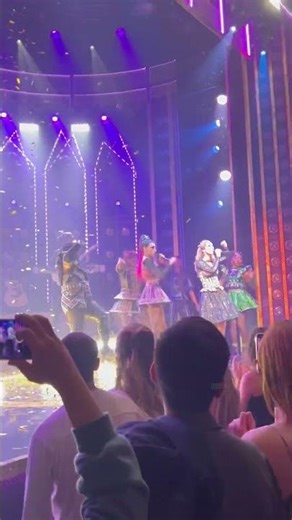 Caitlin Tipping makes her London debut in Six #sixthemusical #megasix #musicaltheatre