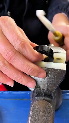 The Secret Components Inside Your Electronics #techinsights #engineeringinside #electronicsecrets #fblifestyle | Yalla Studio TV