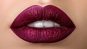 Cómo pintarte los labios oscuros y que el acabado sea insuperable