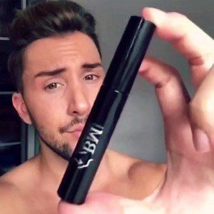 Our famous BM Cosmetics For Men Natural Look Mascara in shade CLEAR is now BACK IN STOCK!! 🙋🏻‍♂️ Who knew that fuller lashes could still promote a masculine look and finish? We did! Our Men’s Natural Look Mascara will nourish your lashes while increasing your natural curl and volume. The unique fiber free and paraben free design helps prevent unwanted clumping and strengthens lashes for a longer look. 💫☄️ With a 💧 resistant formula, the @bmcosmeticsformen Natural Look Mascara lasts for 12-ho