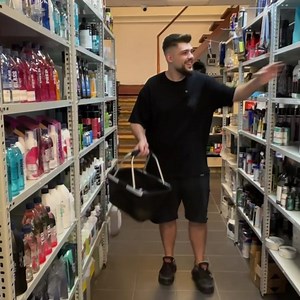 Hey! 👋 Ghiceste ce? Black Friday se apropie incet, dar sigur, si avem un mic secret pentru tine... 🤫 Daca iti umpli cosul cu tot ce-ti place acum, vei fi primul care va vedea cum preturile pica cu pana la 50% pe 10 Noiembrie. E ca o vraja magica – doar ca e reala! ✨ Si pentru ca ne plac surprizele la fel de mult ca si tie, aboneaza-te la newsletter-ul nostru. Promitem sa-ti trimitem doar bucurii si nicio spamaiala. 💌 Pregateste-te sa te bucuri de Black Friday cu noi – va fi ca o zi intre prie