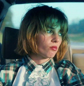i think i miss my wife #strangerthings #mayahawke #robinbuckley #gifedit #wlw