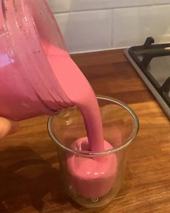 Post-workout recipe to build muscle: frozen pitaya ou açai banana organic whey protein coconut water. —— Pos-treino para ganhar músculos: pitaya ou açaí banana whey protein orgânico água de coco | Raquel Britzke