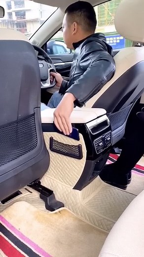 A small net pocket is attached inside the car for easy storage #fyp #foryoupage #foryou #car #auto #viral #useful #lifehack #tiktok #carsoftiktok