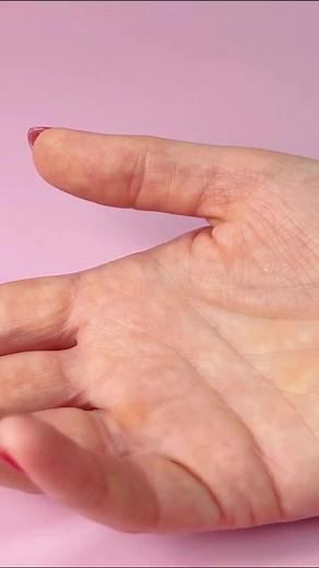 Discover how easy it is to apply the new 1-layer BCOLOUR gels of the B System. We’ll take you through all steps! Benefits of BCOLOUR? 💅 perfect coverage in 1 layer 💅 5 fingers at a time before curing 💅 no adhesive layer 💅 time-saving: halves your application time! 💅 profitable Discover all benefits of our newest BCOLOUR gels in a bottle: https://bit.ly/what-is-bcolour TIP: save this post to rewatch the aplication procedure. #pronails_hq #Bethefuture #Bmani #BGelSystemBox #BColour | ProNails