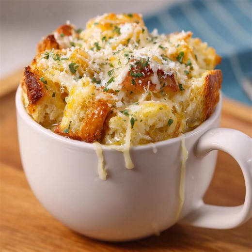 🧀🍞 Cheesy Bread Mug Bake – 5-Minute Breakfast Magic! Description: Craving something warm, savory, and satisfying in the morning? This cheesy bread mug bake is the ultimate 5-minute breakfast fix! It’s quick, filling, and made with simple ingredients you already have. Ingredients: 1 large egg 2 tbsp milk 2 slices sandwich bread, cubed 3 tbsp shredded cheese (cheddar or mozzarella) Salt & pepper to taste ½ tsp dried herbs (optional – oregano or parsley) Butter or oil spray for greasing Direction