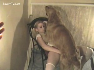 Rica putita colegiala follando con su perro