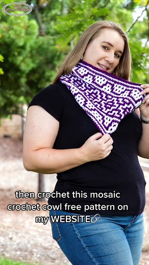 Learn how to make this beautiful mosaic crochet cowl. Pattern is available for free on my blog: https://www.nickishomemadecrafts.com/mosaic-crochet-cowl-pattern/ | Crochet Patterns & Tutorials by Nicki's Homemade Crafts