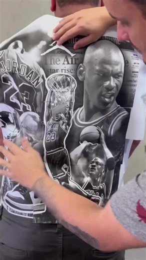 Any basket ball fans in here? Back piece tattooed by artist Edergaldinotattoo. Follow Superb Tattoos #basketball #mj #michaeljordan #NBA #nbabasketball #sportcenter #sportscenter #basketballislife #sports | Superb Tattoos