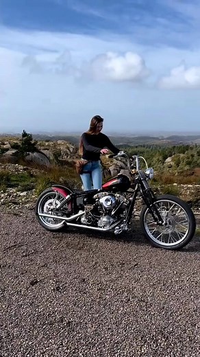 That smile after the rev. 😁 She's hooked. #harleydavidson #shovelhead #bikerchick #bikerlifestyle #bikertok #bikertiktok #reel | Maisy