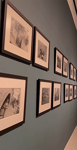 ✨Women Are Beautiful✨ 📷Garry Winogrand (American, 1928-1984) captured raw emotion of his subjects, transforming the street photography genre in the 1960s. Women Are Beautiful (1975) is considered Winogrand's most significant project. Comprised of 85 photographs, the series features women engaged in a range of seemingly ordinary activities. Some photos are direct, while others reveal women in moments of solitude.📷 Witness the allure of the portfolio at The Tampa Museum of Art now through April 