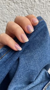 86 reactions | Așa s-a realizat manichiura incredibilă pe care am prezentat-o acum câteva zile! ✨ Scurtă, drăguță și cu un efect uimitor de oglindă multicolor, această manichiură este pur și simplu irezistibilă! Urmărește cum se întâmplă magia și pregătește-te să te îndrăgostești din nou de unghiile realizate!  Kovacs Timea #manichiuramagică #urmărițiprocesul #efectuloglindămulticolor | NailShop.ro | Facebook