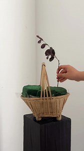 flower basket arrangement tutorial🌸🍃 #diyflowers #flowerarrangement #makingbouquets #florist #flowerarranging | FloralSupplies.com