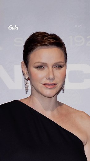 CHARLÈNE DE MONACO : SON ÉVOLUTION CAPILLAIRE ✨ Longs cheveux blonds, carré, frange ou encore coupe à la garçonne, la princesse Charlène de Monaco a changé de style un bon nombre de fois au fil des années. Découvrez son évolution capillaire. Laquelle de ses coupes de cheveux est votre préférée ? #charlenedemonaco #monaco #hairstyle Vidéo : @juliettefgt | Gala