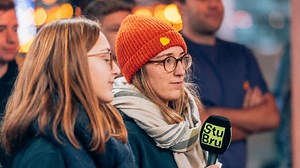 117K views · 1.4K reactions | "We proberen er door te komen, maar het gaat met hoogtes en laagtes." — Jasmina en Selina zamelden meer dan 15.000 euro in voor Te Gek!?. In april moesten ze afscheid nemen van hun zus Larissa. Samen vroegen ze een bijzondere plaat aan: 'Above the clouds of Pompeii', van Bear's Den. Wie vragen heeft over zelfdoding kan terecht op het gratis nummer van de Zelfmoordlijn 1813 – België. | Studio Brussel | Facebook