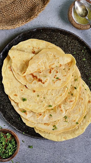 These are my favorite homemade tortillas! They are gluten-free, vegan, grain-free, soft, pliable, and super easy to make. Just mix, pour, and cook! 😍 The recipe is so good that it's also in my cookbook "Simple and Delicious Vegan". 🥳 They're perfect for all kinds of wraps, tacos, quesadillas, enchiladas, taquitos, etc. 🙌 The recipe is linked in my bio @elavegan and IG stories. 😃 Have a great day you all! 💛 https://elavegan.com/gluten-free-tortillas-recipe/ 🇩🇪 Dies sind meine liebsten glut
