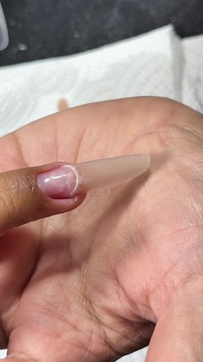 Uñas acrílicas: cómo aplicar perlas y crear ápice perfecto