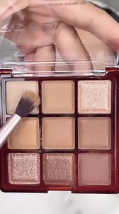 283K views · 956 reactions | Các chị em ơi. Em có cái phong cách trang điểm mắt này vừa đơn giản mà lại cực kỳ đẹp nè. Chị xem xem rồi làm theo xem nhé #tiptrangdiem #meolamdep #trangdiemmat | YouMe Beauty | Facebook