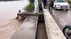 बड़ी खबर.. जलबेहड़ा हैड से बीबीपुर झील की तरफ की दिवार टूट चुकी है दर्जनों गाँव तक पड़ेगा बड़ा असर.. सभी वीडियो शेयर करें.. बड़े नुकसान की आंश्का..... | Jasbir gill journalist
