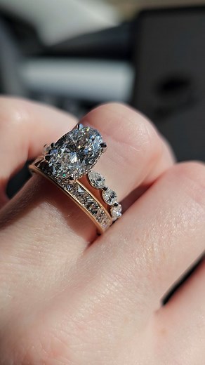 The Araceli Ring in recycled Platinum with a 2.82ct F VS1 Oval Lab Grown Diamond 💎 stacked with #TheArdenBand in 18k Champagne Gold with a matte finish 👌 $4795 | The True Gem