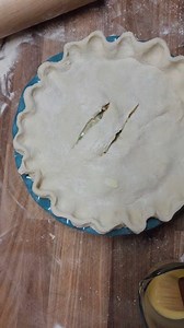 PIE CRUST (📌Save this recipe!!) 🥧 Tips on making homemade pie crust: 🥧 ➡️ keep ingredients and fat cold ➡️ make it by hand with a pastry blender (we prefer this method over using a food processor!) ➡️ use fresh and high-quality ingredients. (Definitely use a good quality brand of butter!!) ➡️ use lard and butter. Butter gives you a great flavor, while lard has a higher melting point and will yield a much more flaky crust. ➡️ make it the night before, so it has plenty of time to chill in the f