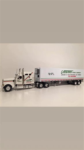 Diecast vs Real Truck! Any East Coast New Jersey Folks Remember This Company from Edison?I’m not a huge IH fan but i always thought the 9900ix cab was cool…back in the late 90s when I was working at a pizza joint in Upstate NY…we’d get deliveries from this company and the driver was always very kind to me and recognized my love of trucks…years later I pumped this replica out from memory and one photo  #mnbigrigs | MN Big Rigs | Facebook