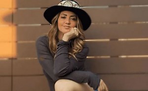 Andrea Legarreta, a sus 48 años, presume su cuerpo libre de cirugías