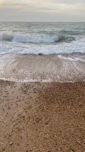 Southsea Sunrise - Portsmouth UK. 7 March 2025 #Southsea #Portsmouth #waves #FridayFeeling | Portsmouth Harbour Photography