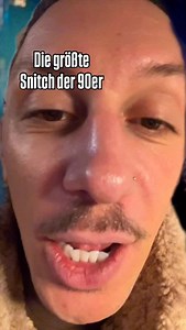 Flashback 90er: Der maskierte Magier Val Valentino hat die Zauberwelt aufgemischt. Mit seiner Kalmaren-Maske hat er in „Die Tricks der größten Zauberer“ Geheimnisse wie Sägen-in-Hälfte-Illusionen, schwebende Assistentinnen oder verschwundene Autos enthüllt – und die Magiergemeinde war außer sich. Pure Nostalgie, als TV noch richtig verrückt war und wir alle vorm Bildschirm geklebt haben. Wer hat das damals geschaut? 🪄 | UNO222.music