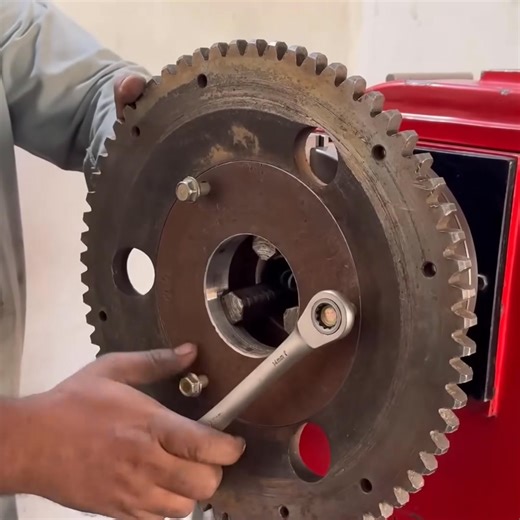 Bewildering Process // A Broken Vast Transmission Axle Hub Repairing Will See More Alluring For You | Fan DIY