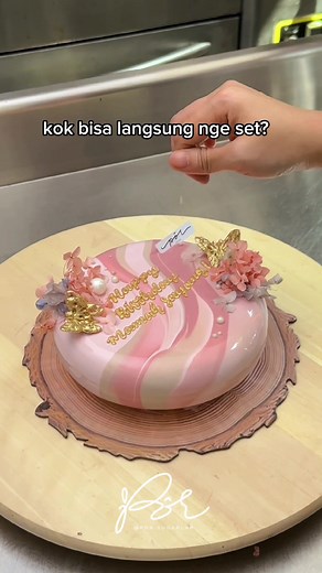 Kue apa batu? #fyp #kueulangtahun #mirrorglaze #cakedecorating