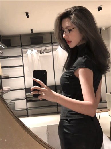 2.6K views · 149 reactions | Feeling is the best catalyst for warmth #model #fyp #trending #beautiful #girls | CG Queen | Facebook