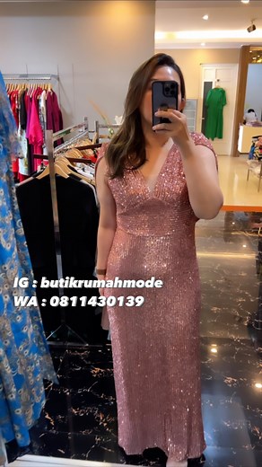 Ready XL. Dress blink2 rose gold Sz lain bisa PO mulai S-XXL . REKENING a/n. SANTI WINATA . Jika menerima DM dari akun yang mengaku Butik Rumah Mode itu adalah PENIPUAN ‼️‼️ Kita tidak pernah DM customer duluan. . Wa Admin (pilih satu) : Esther : 0811-430-139 Echa : 0823-1777-8181 Angel : 0811-4341-333 Ade : 0822-5966-667 . Follow : @butik_rumahmode (Second Account ) @batik_rumahmode (Catalog BATIK) | Butik Rumah Mode