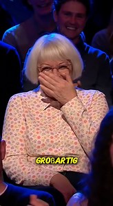 Dieser Moment ist einfach zu gut… Der Moderator stellt eine harmlose Frage. Der Junge antwortet ehrlich – und plötzlich lacht das ganze Studio. Opa ist zuerst stolz. Doch dann kommt die Erklärung. Ein lustiger Moment, den viele Familien kennen werden. Schau bis zum Ende und sieh dir seine Reaktion an! #FacebookReelsDE #ViralDeutschland #FamilienMoment #OpaMoment #TalkshowDeutschland #StudioMoment #TrendDE #ViralClipDE Dies ist eine KI-generierte fiktive Szene, die zu Erzählzwecken erstellt wurde