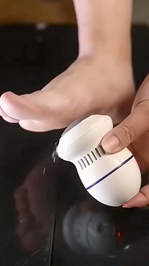 جديد 🔥 جهاز بديكير القدم Pedi vac جهاز رائع لإزالة الجلد الميت و الخشن بكل سهولة و أمان 🤩 ✅طريقة الاستعمال سهلة و بدون عناء كوني مطمئنة لأنه امن و خفيف و بسيط ما يسبب اي التهاب او احمرار ✅جهاز Pedi vac سهل التشغيل مزود بزر التشغيل و الاغلاق و تكدرين تتحكمين بالسرعه ✅ مزود بقطعتين لازاله الجلد الميت و الخشن مع فرشه تنظيف | نون العزاوي