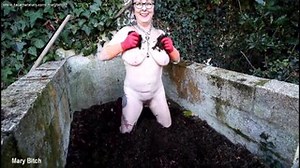 In Manure With Rubber Boots & Gloves Pt1 - MaryBitch