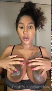 BEAUTIFUL SOMALI PREGNANT RAZOR BABY